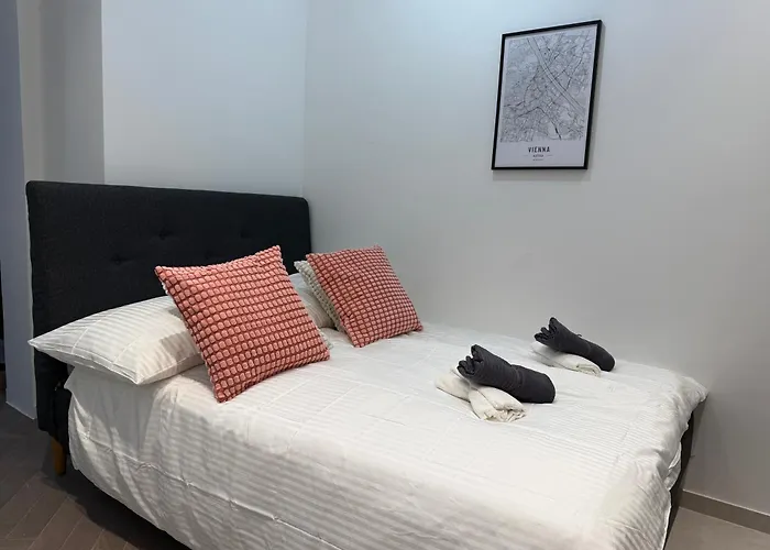 Brand New Luxury With Free Parking & Ac 维也纳